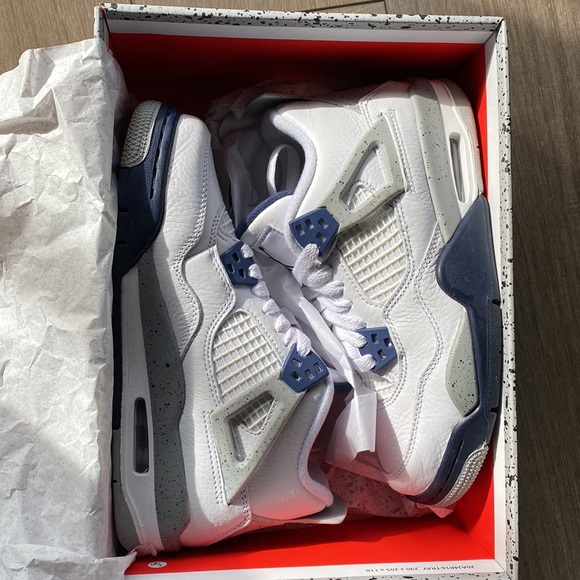 Air Jordan 4 retro( GS) just wear two times. Very good condition. - Picture 10 of 13